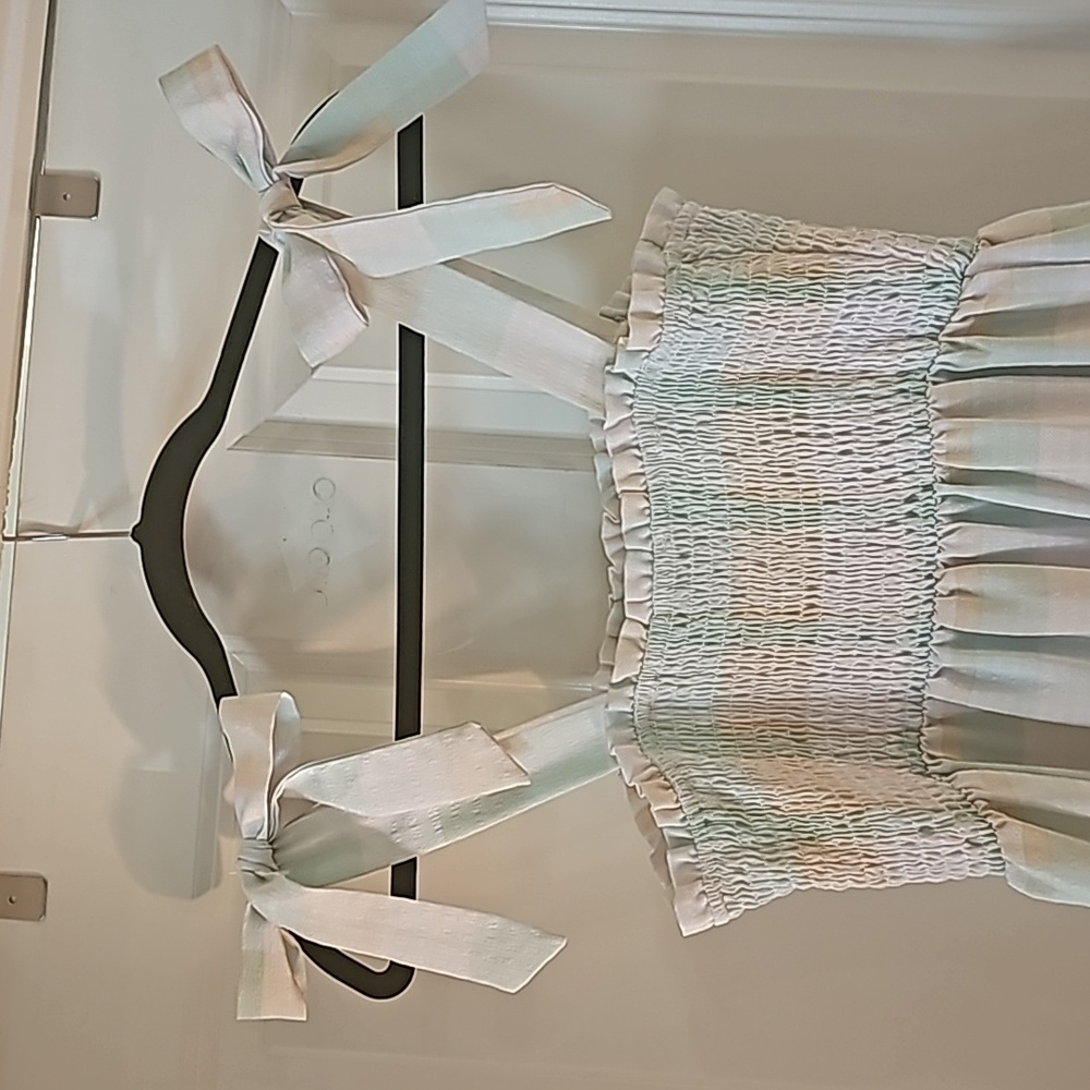 Beautiful ruffle dress with bows size Large - Picture 3 of 9